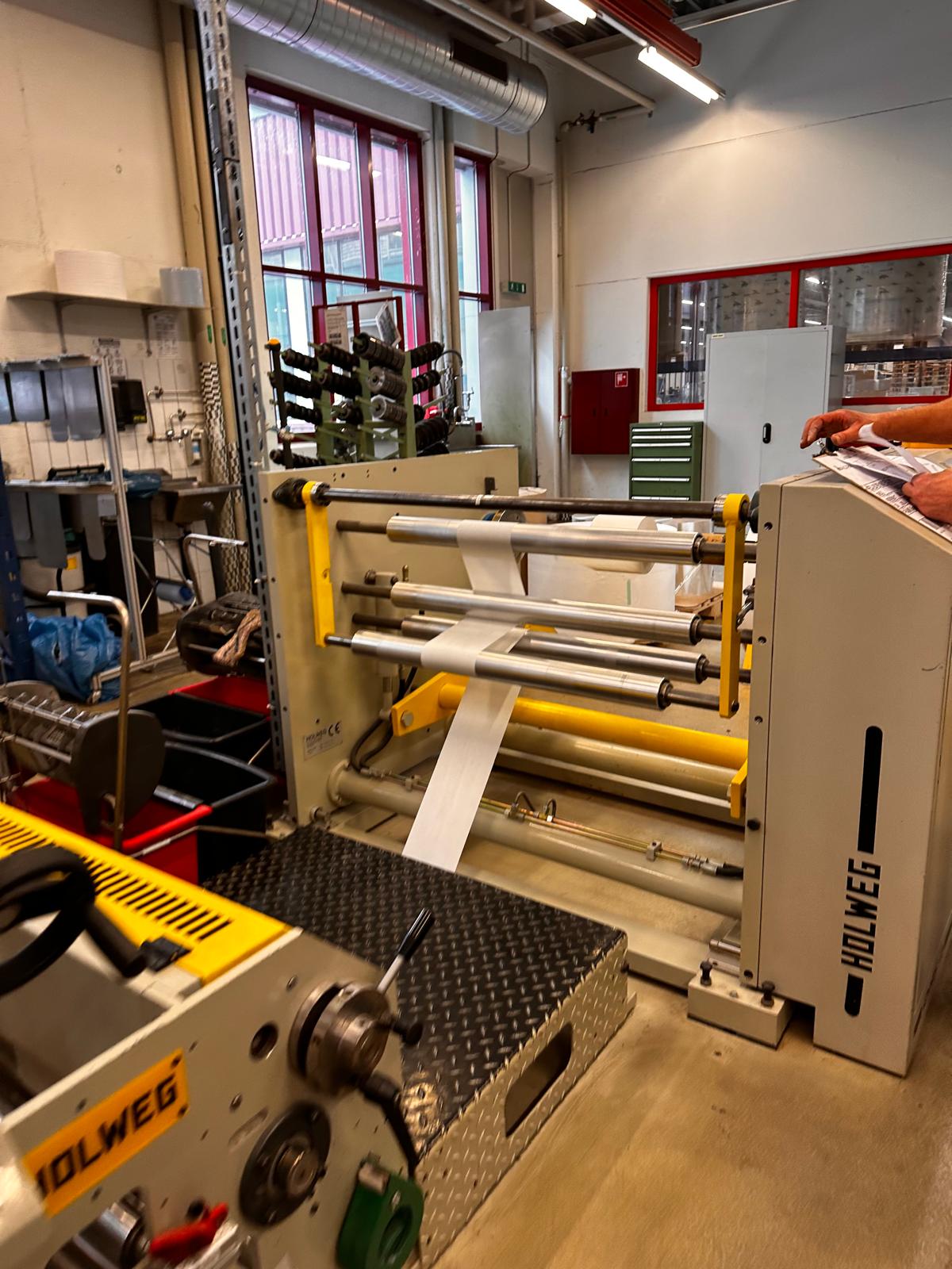 Holweg unwinder and web feed