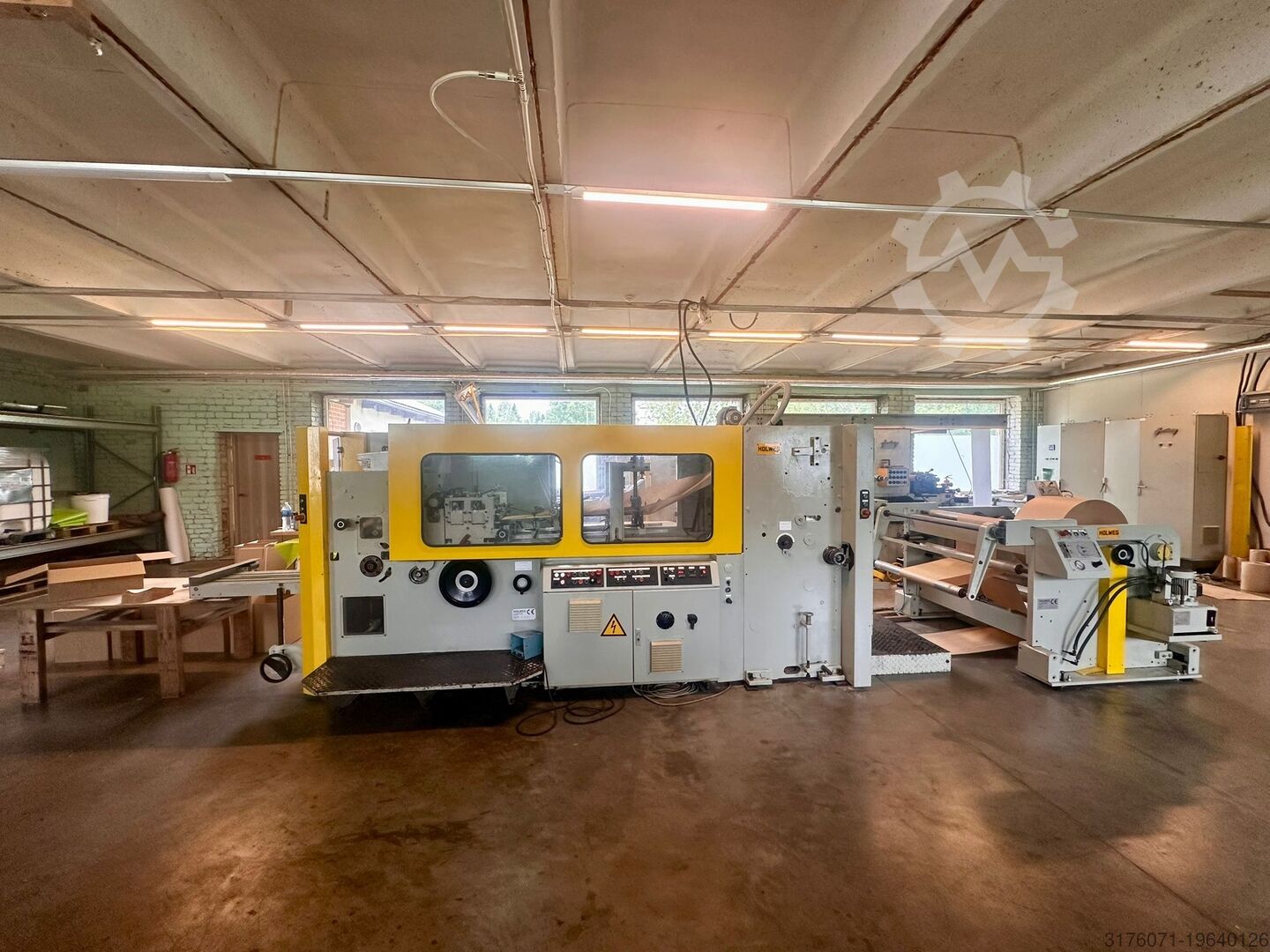 Machine with unwinder and printing section